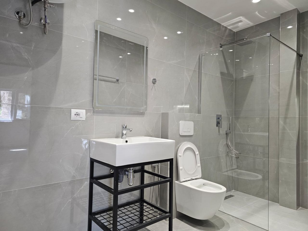 Wonderful Sea View Apartment For Sale 